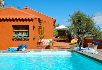 Tres Almendros by I N Z U L A E has Balcony rooms