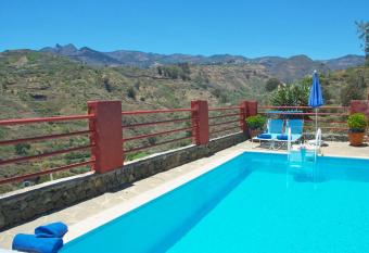 La Casa del Moral by I N Z U L A E has Balcony rooms