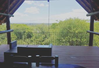 Bush and Gables House has Balcony rooms