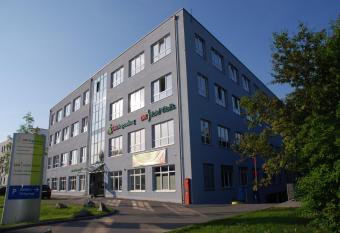 Zar-Hotel Vitalis allows 18 year olds to book a room