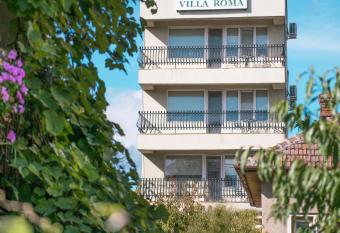 Vila Roma has Balcony rooms