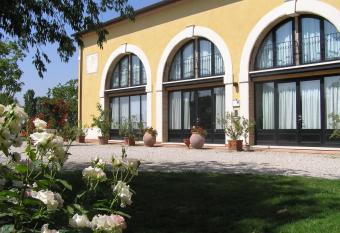 Fattoria Grimana has Balcony rooms