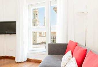 Apartamentos Sabinas El Pilar allows 18 year olds to book a room