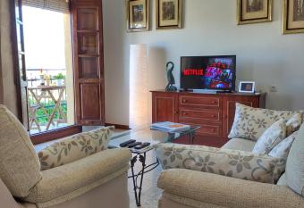 El Rancho Grande - Apartamento allows 18 year olds to book a room