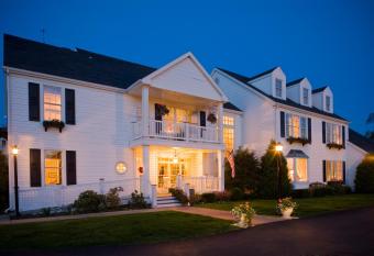 Oakmont Inn has Balcony rooms