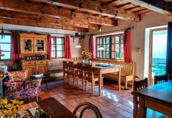 Apartm  ny   erven   Dv  r has Balcony rooms