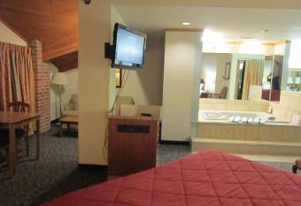 American Inn and Suites Ionia has Balcony rooms