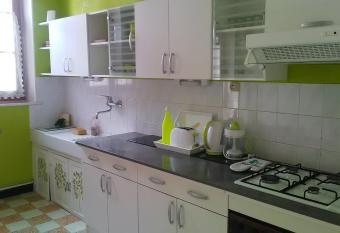 Jolie maison de Potier allows 18 year olds to book a room