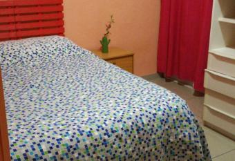 C  moda habitaci  n has Balcony rooms