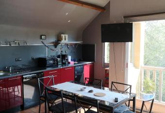 G  tes huni  res has Balcony rooms