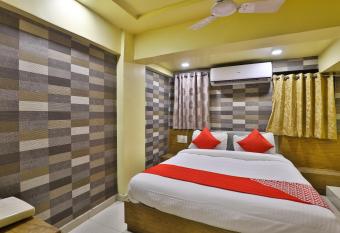 SPOT ON Hotel Shreeji Palace allows 18 year olds to book a room