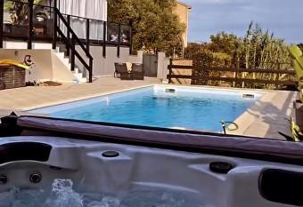 Au bien   tre allows 18 year olds to book a room