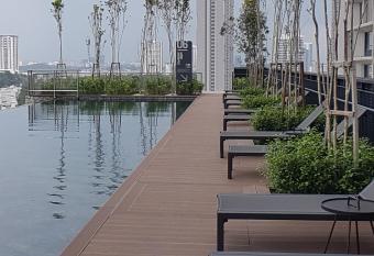 D Kroll Tamarind Cyberjaya 1 Bedroom Premium Suite allows 18 year olds to book a room