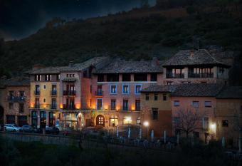 Hotel Santa Maria de Alquezar has Balcony rooms