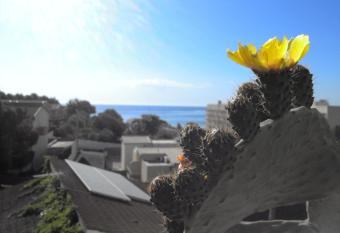 Due Passi Dal Mare has Balcony rooms