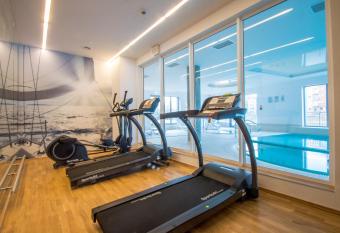 Fitness Apartment - Spa Sauna & Gym allows 18 year olds to book a room