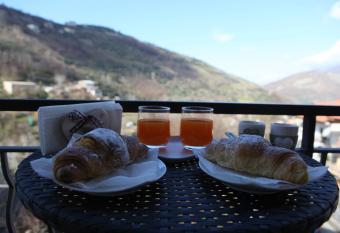 Rosy House - Hospitality has Balcony rooms