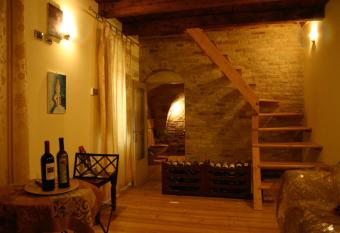 La Neviera Nel Pozzo has rooms with a private hot tub