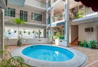 Boca Inn Hotel & Suites allows 18 year olds to book a room