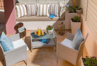 Suite maison allows 18 year olds to book a room