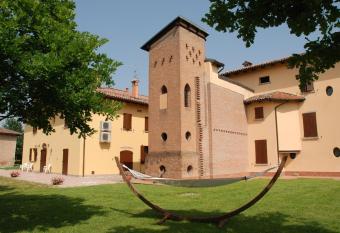 Agriturismo Flabeto allows 18 year olds to book a room