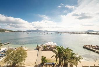 Hotel Capri allows 18 year olds to book a room