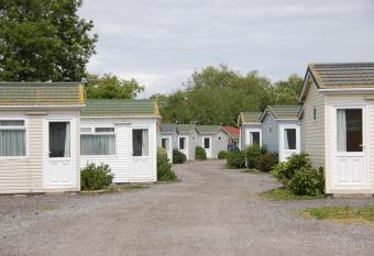 Warrens Village Motel and Self Catering allows 18 year olds to book a room