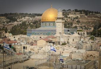 Western Wall Luxury House allows 18 year olds to book a room