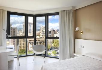 Hotel Palladium allows 18 year olds to book a room