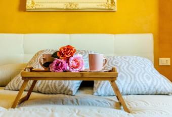 La Casa del Nonno allows 18 year olds to book a room