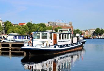 Passengership Avanti allows 18 year olds to book a room