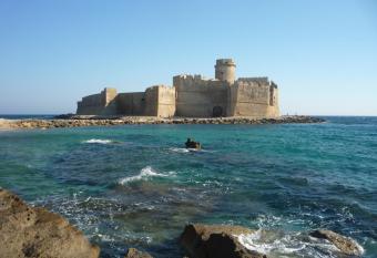 Graziosa Casa in Residence - centrale - 2 passi dalla Spiaggia e dal Castello has Balcony rooms