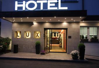 Businesshotel Lux allows 18 year olds to book a room