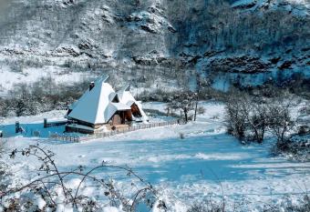 Vila Piramida has Balcony rooms