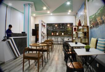 Suite Home Boutique Hotel allows 18 year olds to book a room