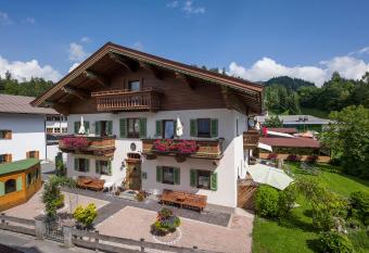 Landgasthof Dorfstadl has Balcony rooms