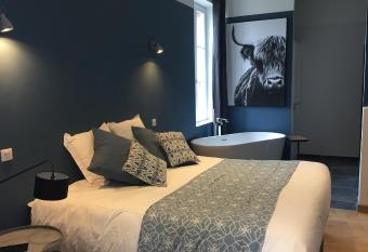 H  tel-Spa Domaine de Diane allows 18 year olds to book a room