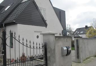 Guesthouse Sharon Apartments allows 18 year olds to book a room