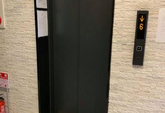                                          has rooms with a private hot tub