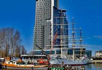 Sea Towers has Balcony rooms