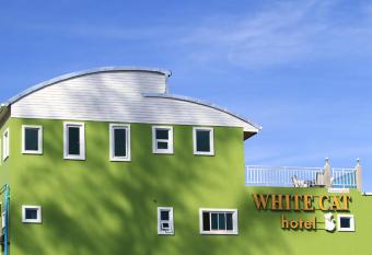 White Cat Hotel has Balcony rooms