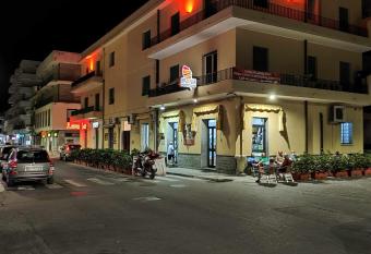 Fantasia BeB APARTAMENT STUDIO allows 18 year olds to book a room