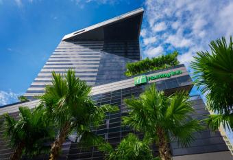 Holiday Inn Bangkok Sukhumvit, an IHG Hotel allows 18 year olds to book a room