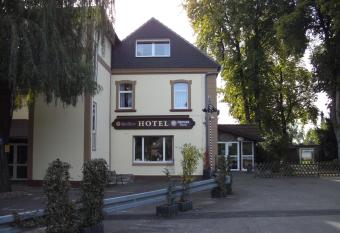 Hotel Zum Grunewald allows 18 year olds to book a room