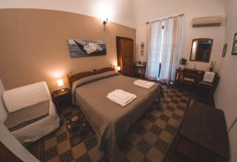 B&B Antica Profumeria allows 18 year olds to book a room