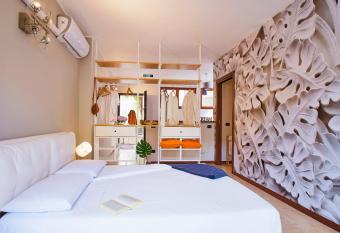 5 Lake Sweet Home has Balcony rooms