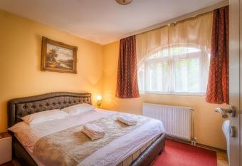 Vila Rococo has rooms with a private hot tub