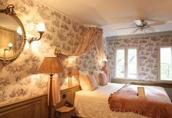 Hotel Biskajer by CW Hotel Collection - Adults Only allows 18 year olds to book a room