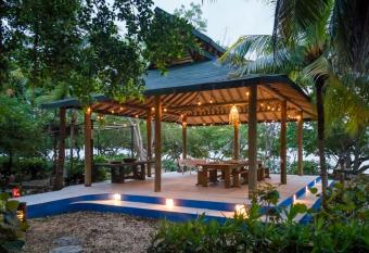 Hotel Playa Manglares Isla Baru allows 18 year olds to book a room