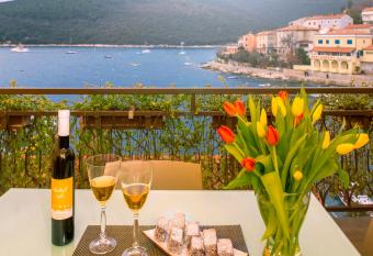 Carli has Balcony rooms